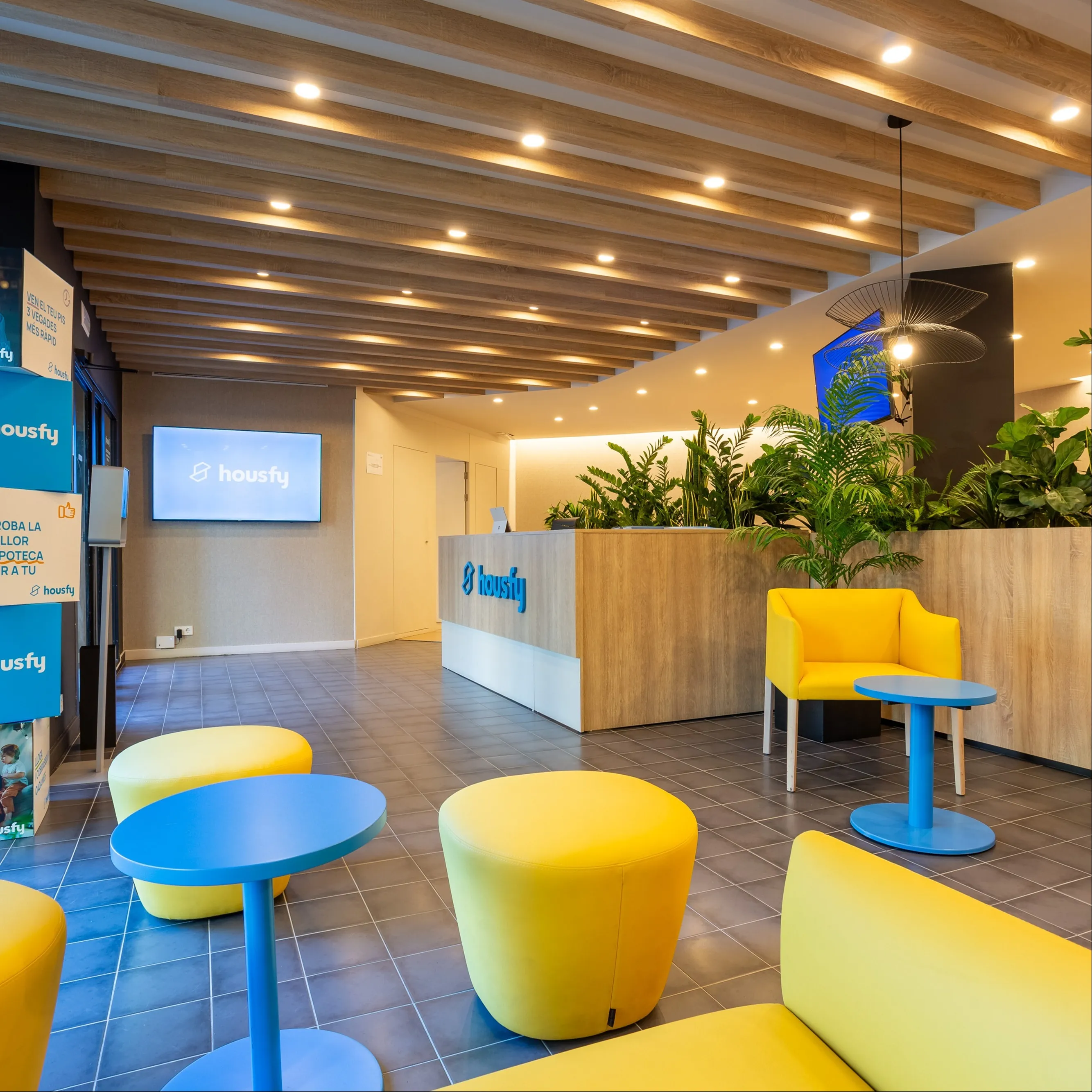 Lo bueno de tener una <span class="shape-underline">agencia Housfy en pleno Eixample Esquerra</span> es…